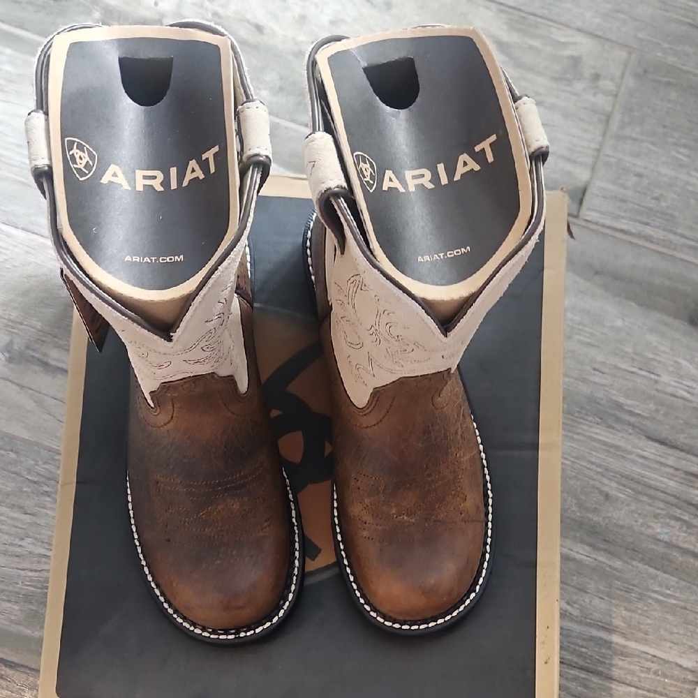 Ariat Women's Two-Tone Ankle Boots - Picture 5 of 5